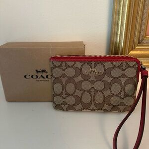 BRAND NEW Coach Corner Zip Wristlet